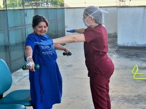 A paciente Francisca Ribeiro se recupera das sequelas do terceiro AVC